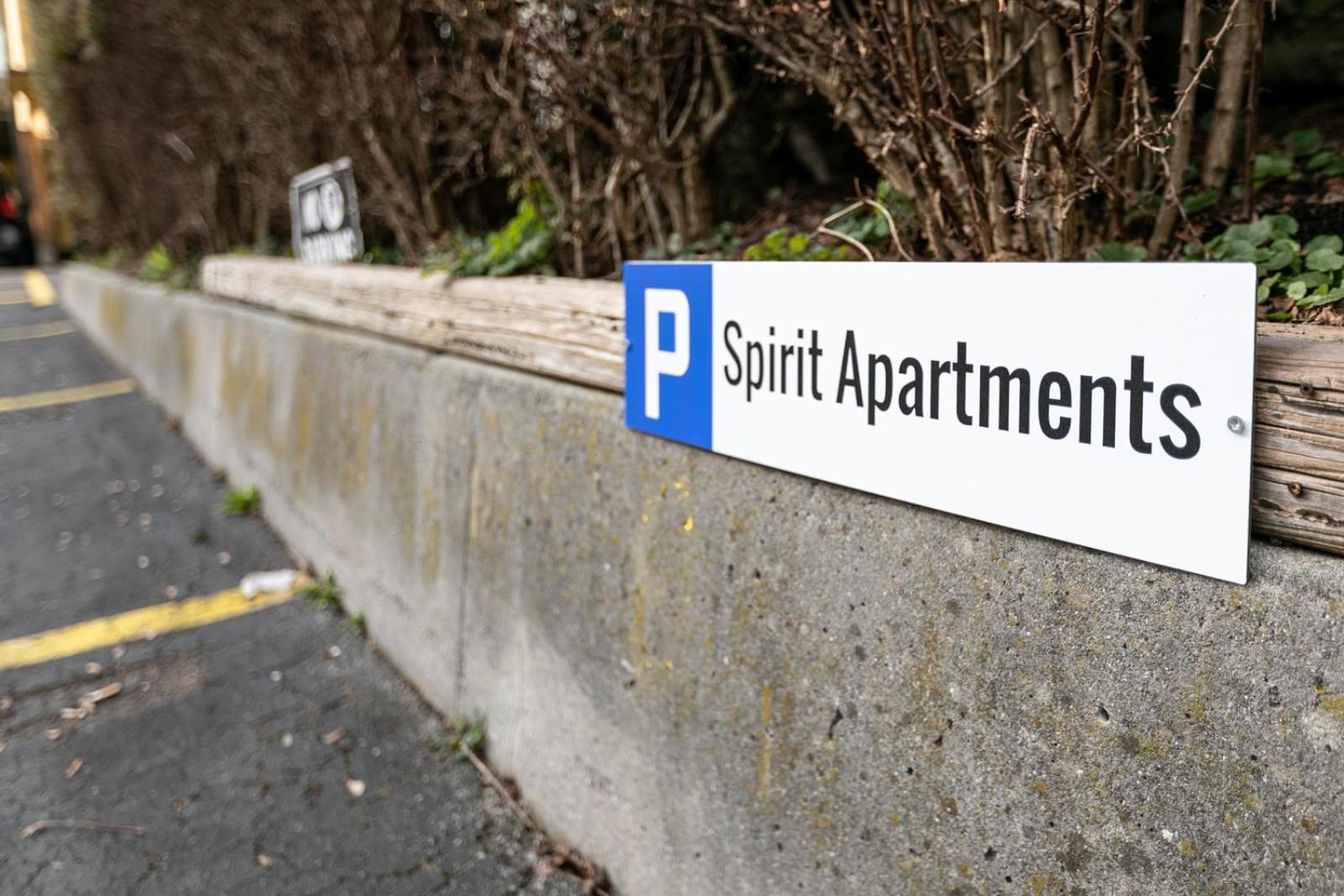 Spirit Apartments - Studio 1 - Kueche - Parkplatz Engelberg Bagian luar foto